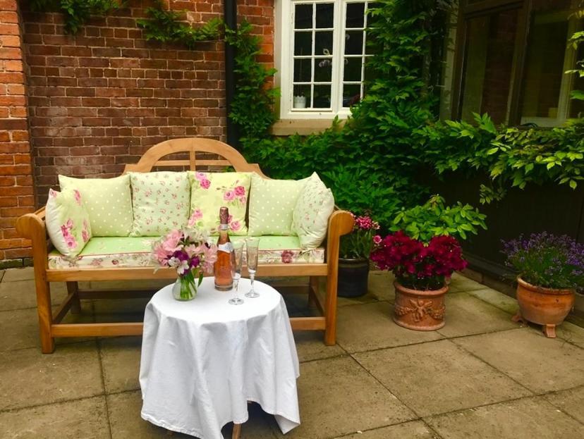 The Old Rectory - Valley View Room In Private Home Stockton-on-Teme Exteriör bild